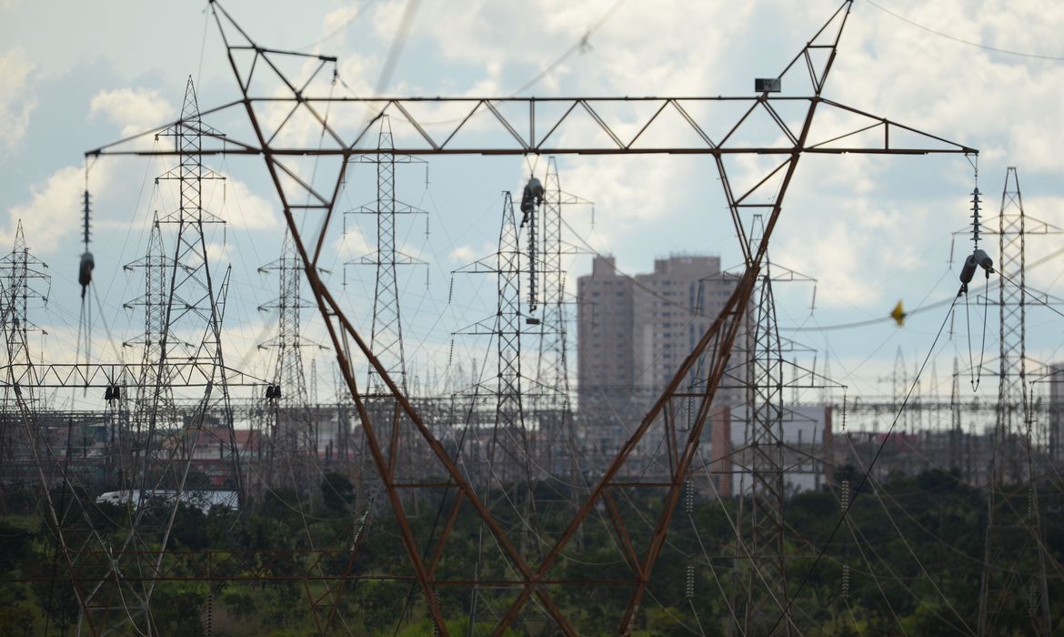 Governo toma novas medidas para evitar riscos ao suprimento de energia