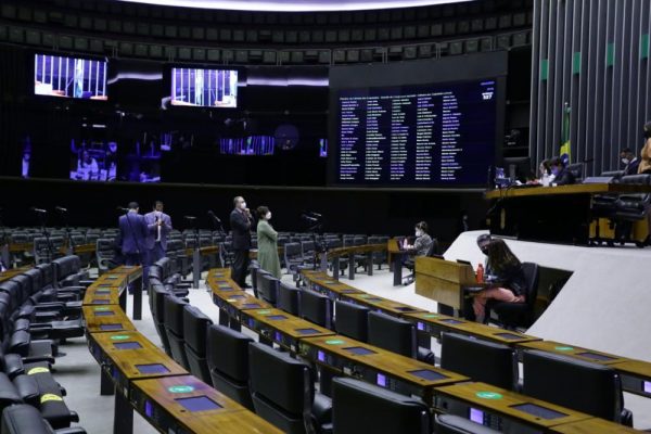 Lentidão do Congresso coloca em risco a saúde de milhares de pacientes com câncer