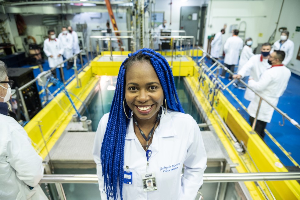 Estudante da USP é primeira brasileira preta premiada com bolsa de agência nuclear internacional