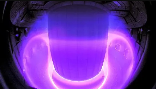 Inteligência artificial molda plasma em vários formatos em reator nuclear￼