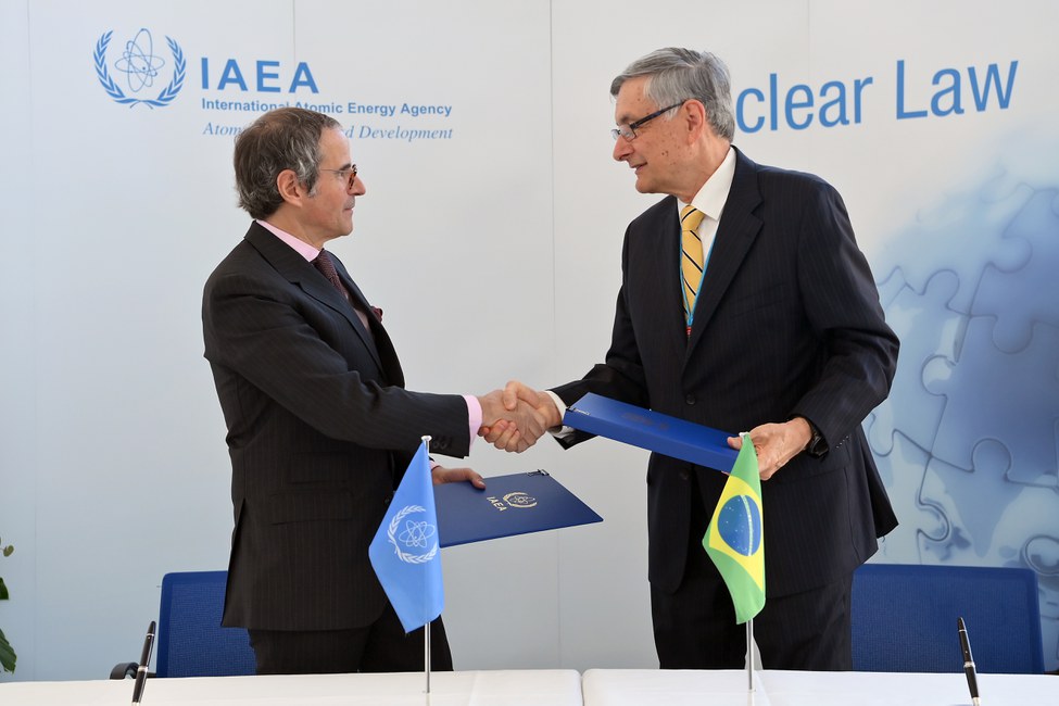 CNEN e AIEA assinam acordo de cooperação em Direito Nuclear