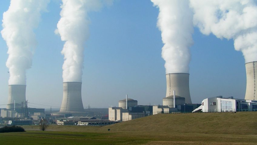 Corte de gás russo leva a França a acelerar reinício de 32 reatores nucleares