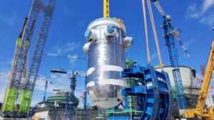 Novo método de engenharia para instalar vaso de pressão em usina nuclear na China