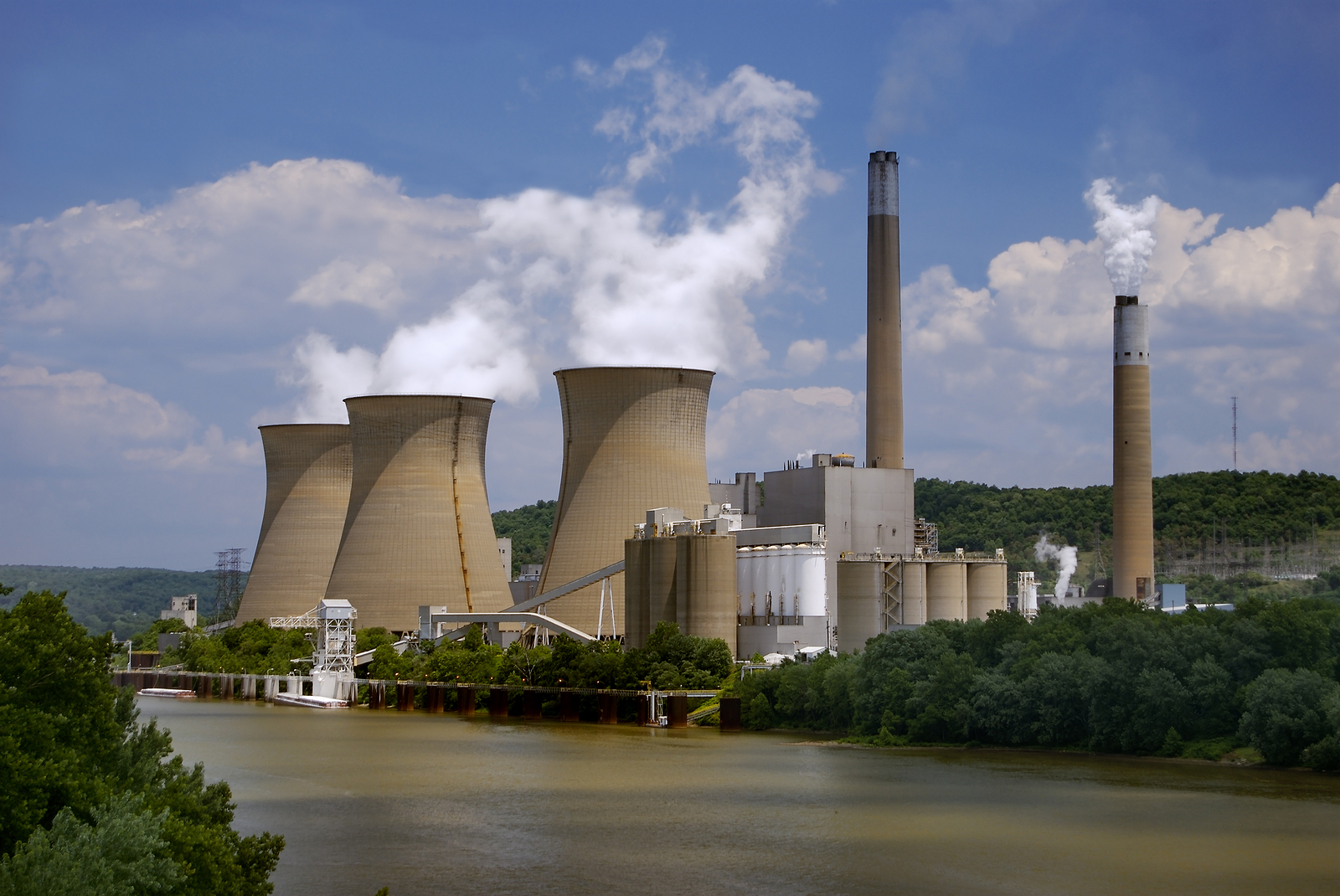 Polônia planeja uma frota nuclear de até 10 reatores